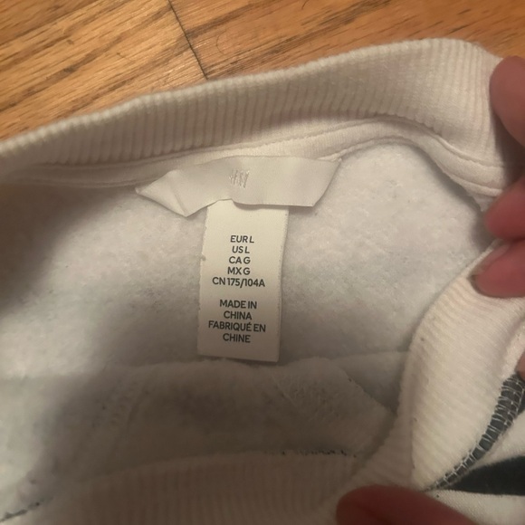 black and white striped oversize crewneck - Picture 3 of 3